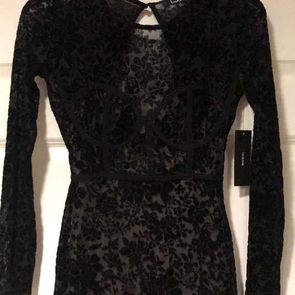 Black lace dress - Picture 2 of 3